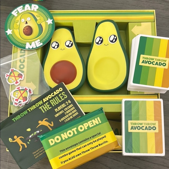 Throw Throw Avocado Game - Yellow and Green - Picture 3 of 5